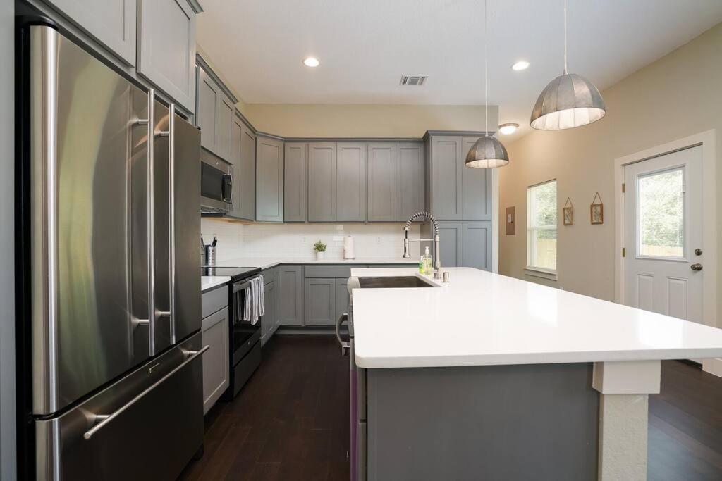 Spacious, Sleeps 6, St Phillips, King Bed San Antonio Exterior foto
