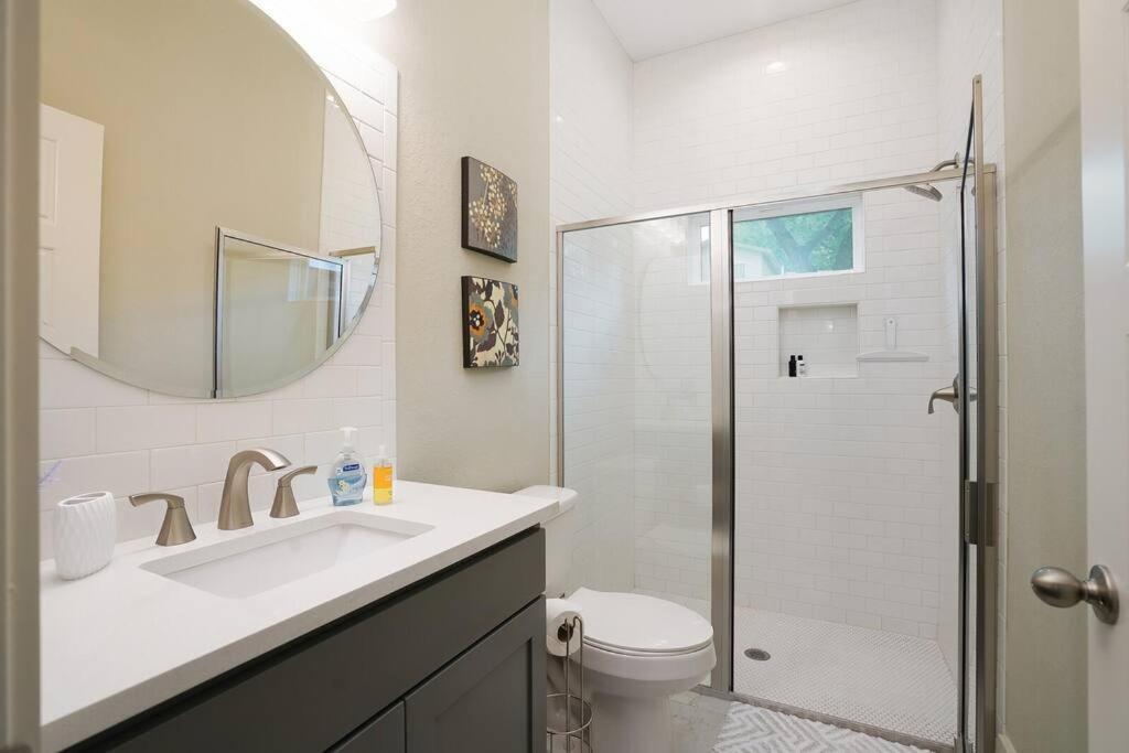 Spacious, Sleeps 6, St Phillips, King Bed San Antonio Exterior foto