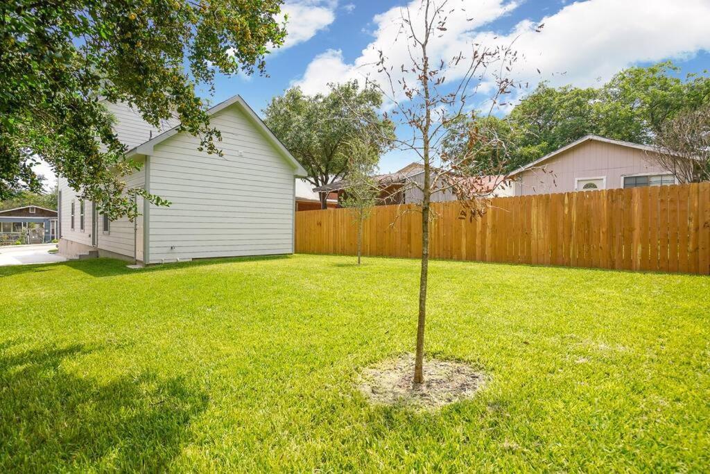 Spacious, Sleeps 6, St Phillips, King Bed San Antonio Exterior foto